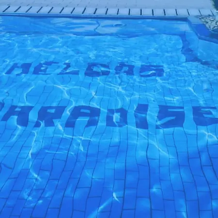 מלון Helgas Paradise 3*