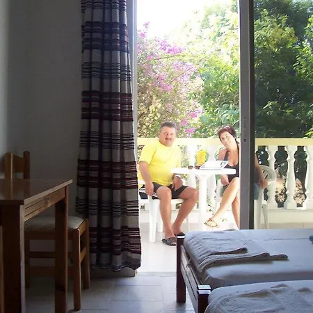 Hotel Helgas Paradise 3*