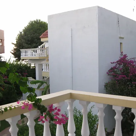 Hotel Helgas Paradise 2*