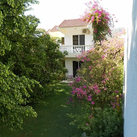 Hotel Helgas Paradise 2*