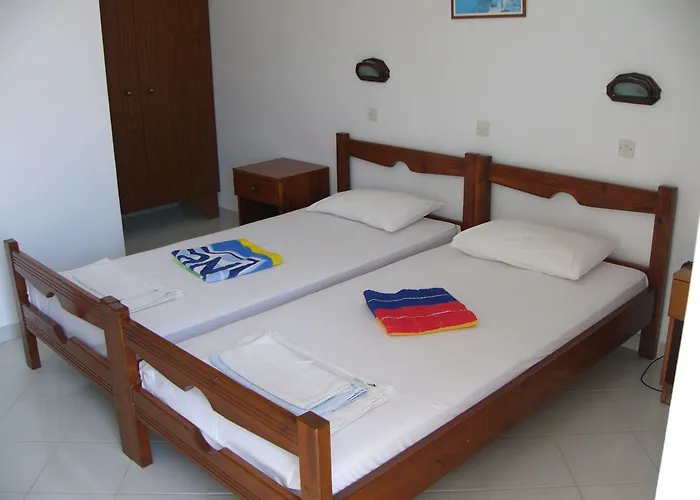 Hotel Helgas Paradise Afandu