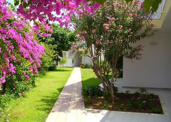 Hotel Helgas Paradise 3*