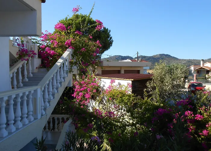 Hotel Helgas Paradise Afandu