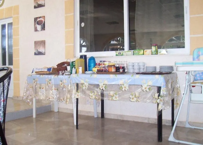 Helgas Paradise Hotel 3*