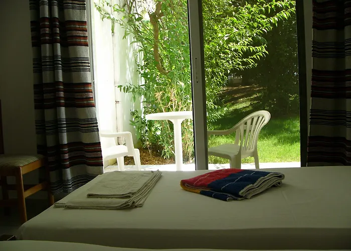 Helgas Paradise 酒店 阿凡投